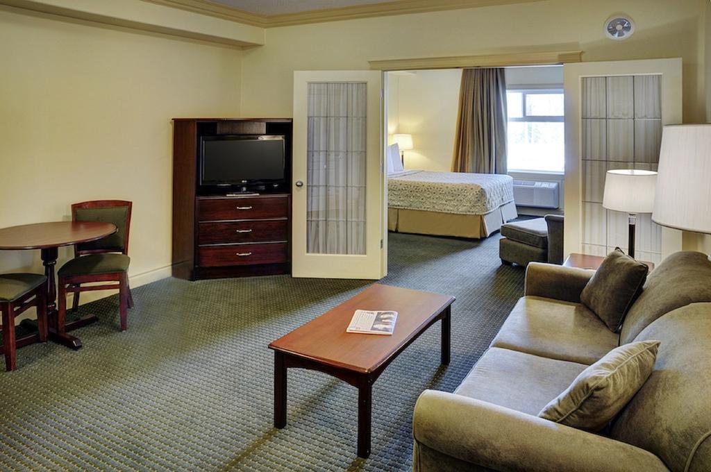 Chateau Nova Hotel Fort Mcmurray Camera foto