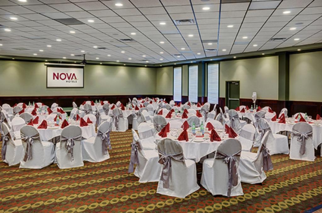 Chateau Nova Hotel Fort Mcmurray Esterno foto