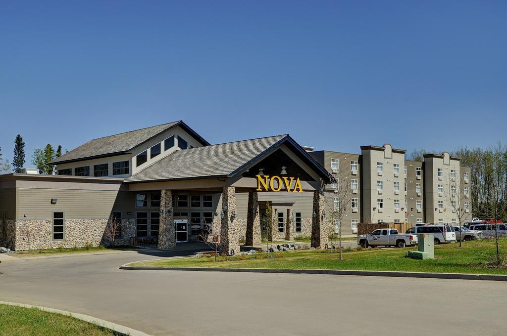 Chateau Nova Hotel Fort Mcmurray Esterno foto