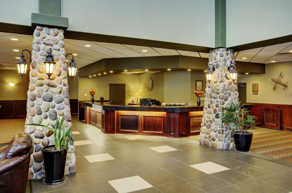 Chateau Nova Hotel Fort Mcmurray Esterno foto