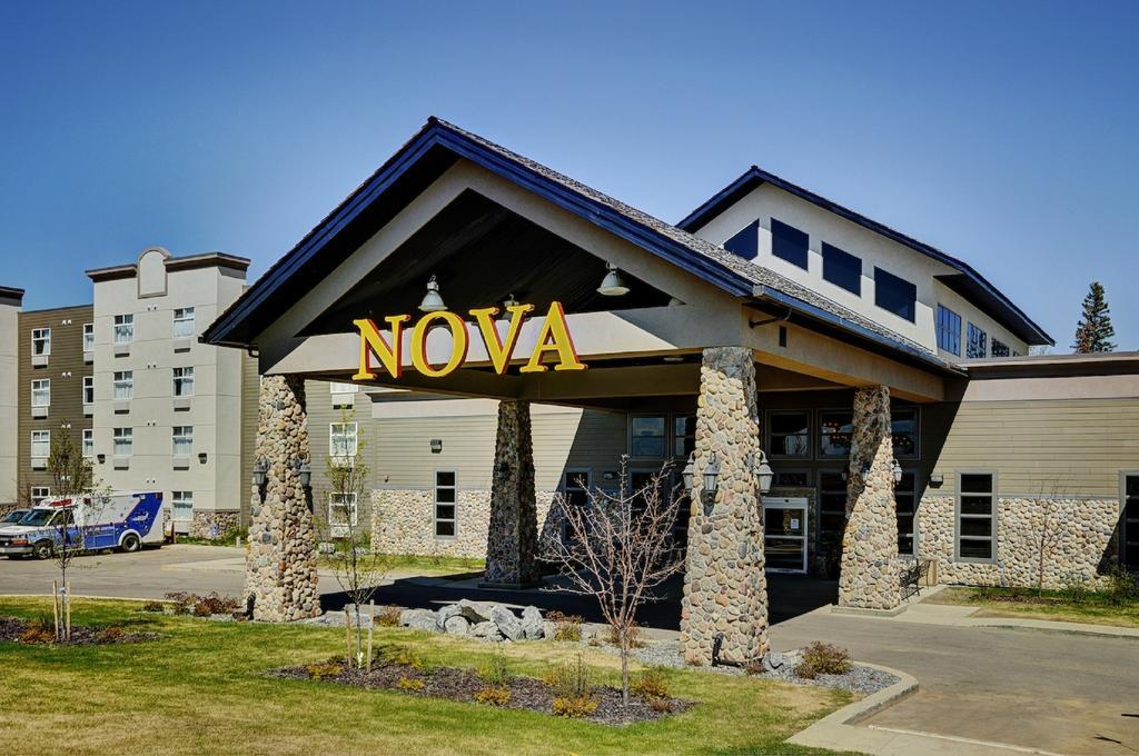 Chateau Nova Hotel Fort Mcmurray Esterno foto