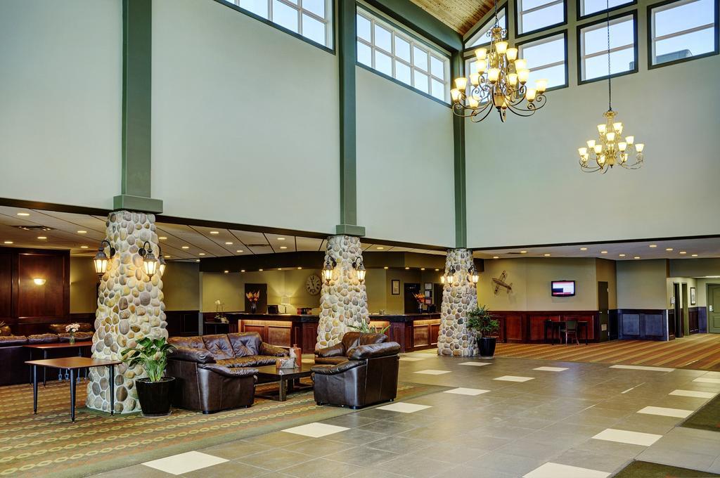 Chateau Nova Hotel Fort Mcmurray Esterno foto