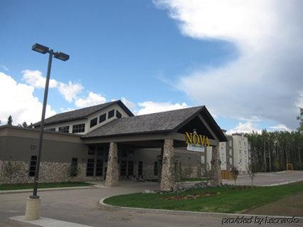 Chateau Nova Hotel Fort Mcmurray Esterno foto